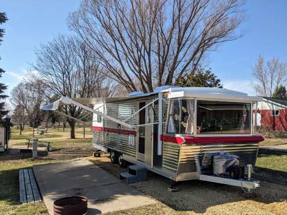 Holiday House  RV
